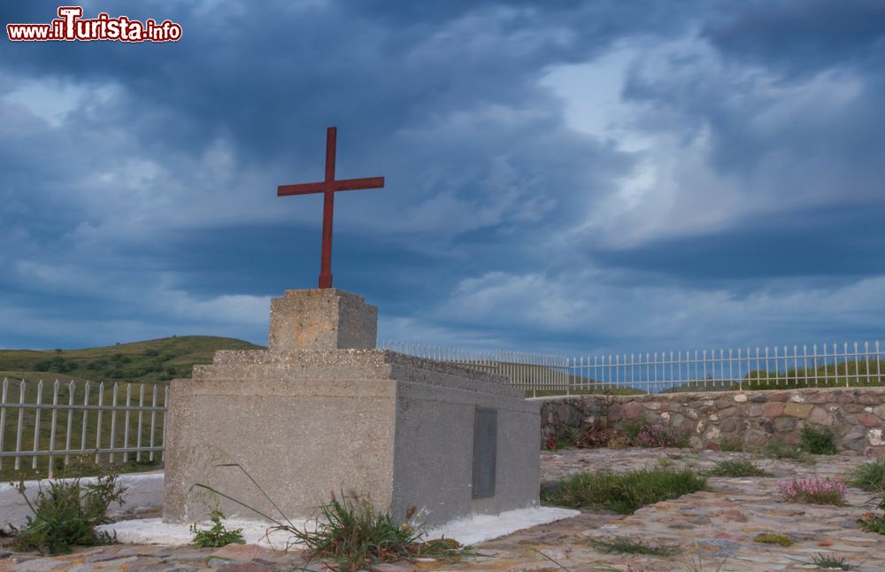 Immagine Una tomba greco ortodossa in un vecchio cimitero di Agios Efstratios, Grecia.