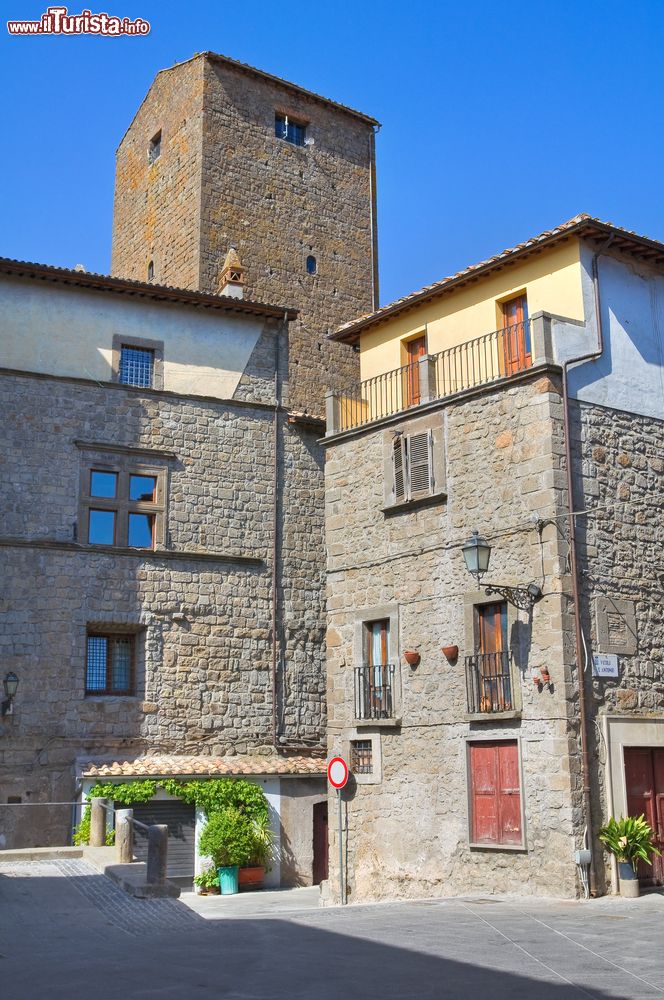 Immagine Una torre medievale nel centro di Vitorchiano in provincia di VIterbo (Lazio)