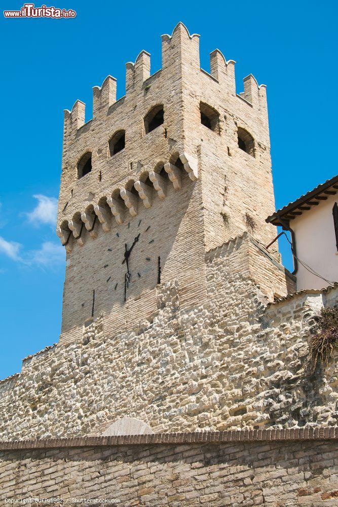 Immagine Una torre merlata nella città medievale di Montefalco, Umbria - © Buffy1982 / Shutterstock.com