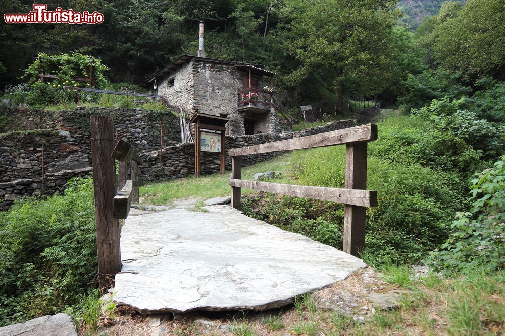 Immagine Una tradizionale baita di montagna a Vogogna, Alpi italiane, Piemonte.