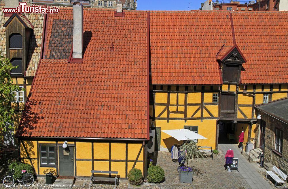 Immagine Una tradizionale casa con struttura in legno nel centro di Malmo, Svezia - © Andrew Babble / Shutterstock.com