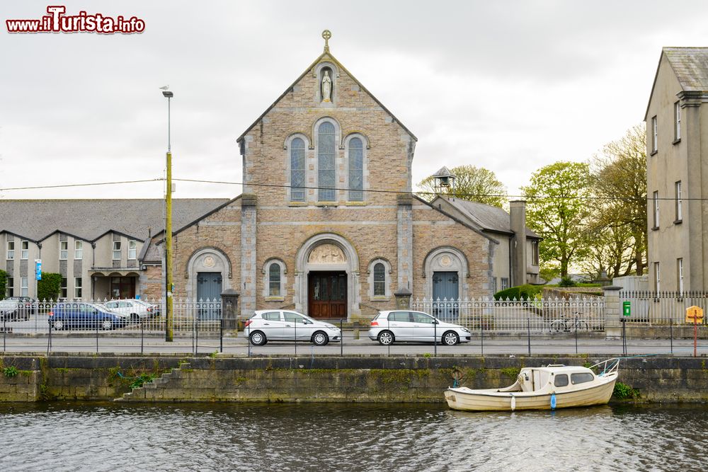 Immagine Una tradizionale chiesa irlandese a Galway.