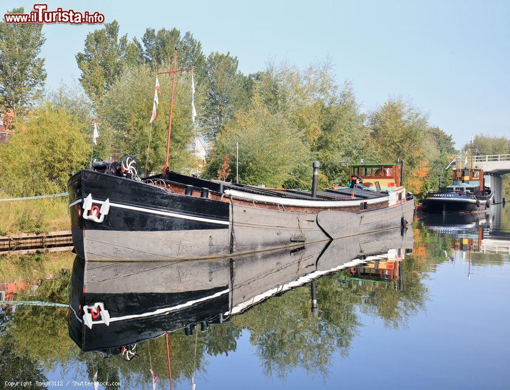 Immagine Una vecchia nave adibita a museo marittimo a cielo aperto al porto di Pius, Tilburg (Olanda) - © TonyV3112 / Shutterstock.com