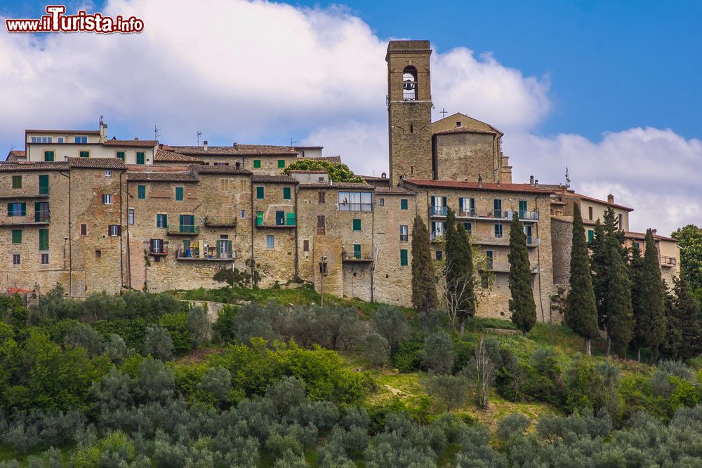 Immagine Una veduta del centro medievale di Gualdo Cattaneo, siamo in provincia di Perugia, in Umbria