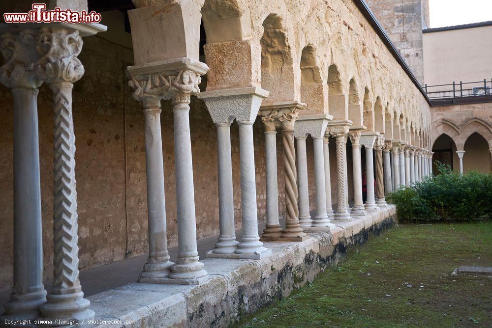 Immagine Una veduta del chiostro del Duomo di Cefalù in Sicilia - © simona flamigni / Shutterstock.com