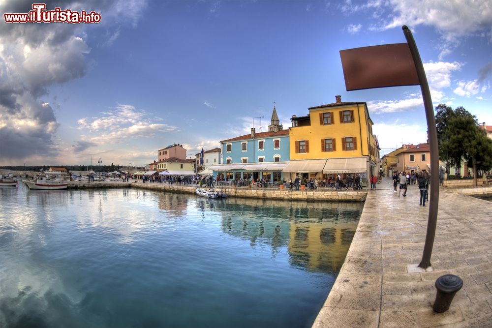 Immagine Una veduta del mare dal molo di Fazana, Croazia. Piccolo porto di pescatori, Fazana si trova 8 km a nord ovest di Pola.