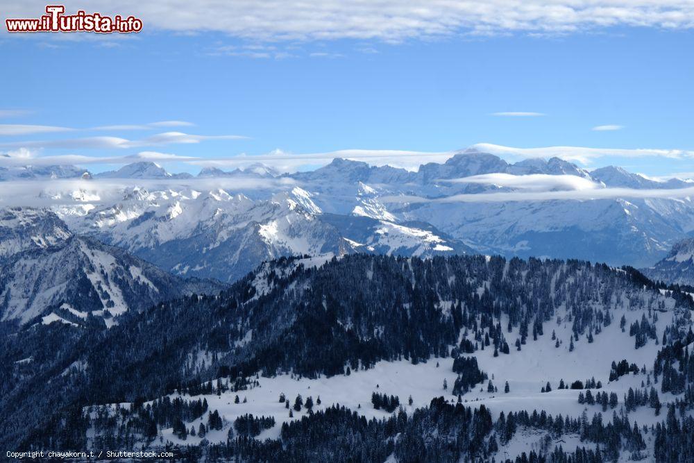 Immagine Una veduta del Rigi Kulm, la vetta più alta del Monte Rigi, Vitznau, Svizzera. Da qui si ha una vista mozzafiato sul lago di Lucerna e sulle Alpi - © chayakorn.t / Shutterstock.com