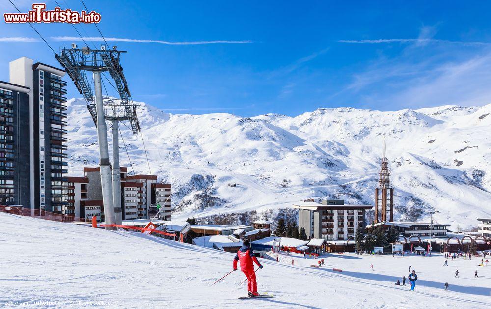 Immagine Una veduta del villaggio di Les Menuires, Francia, ski resort della Val Thorens - © nikolpetr / Shutterstock.com