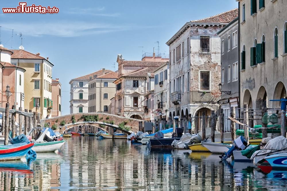 Immagine Una veduta di un canale della città di Chioggia: siamo in Veneto, in Italia