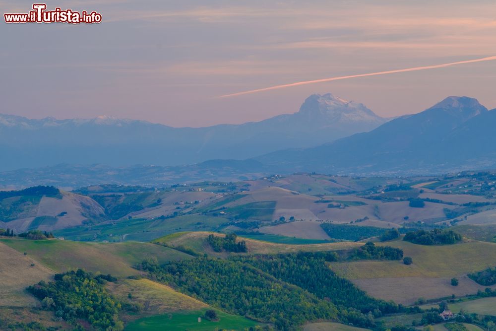 Immagine Una veduta panoramica delle campagne vicino al villaggio di Moresco, provincia di Fermo.