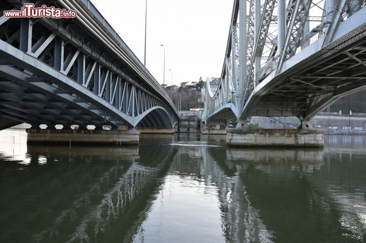 Immagine Una veduta sulle acque del quartiere Confluence a Lione, Francia. Questa nuova area si trova nella zona sud di Lione dove confluiscono i due fiumi, Rodano e Saona.