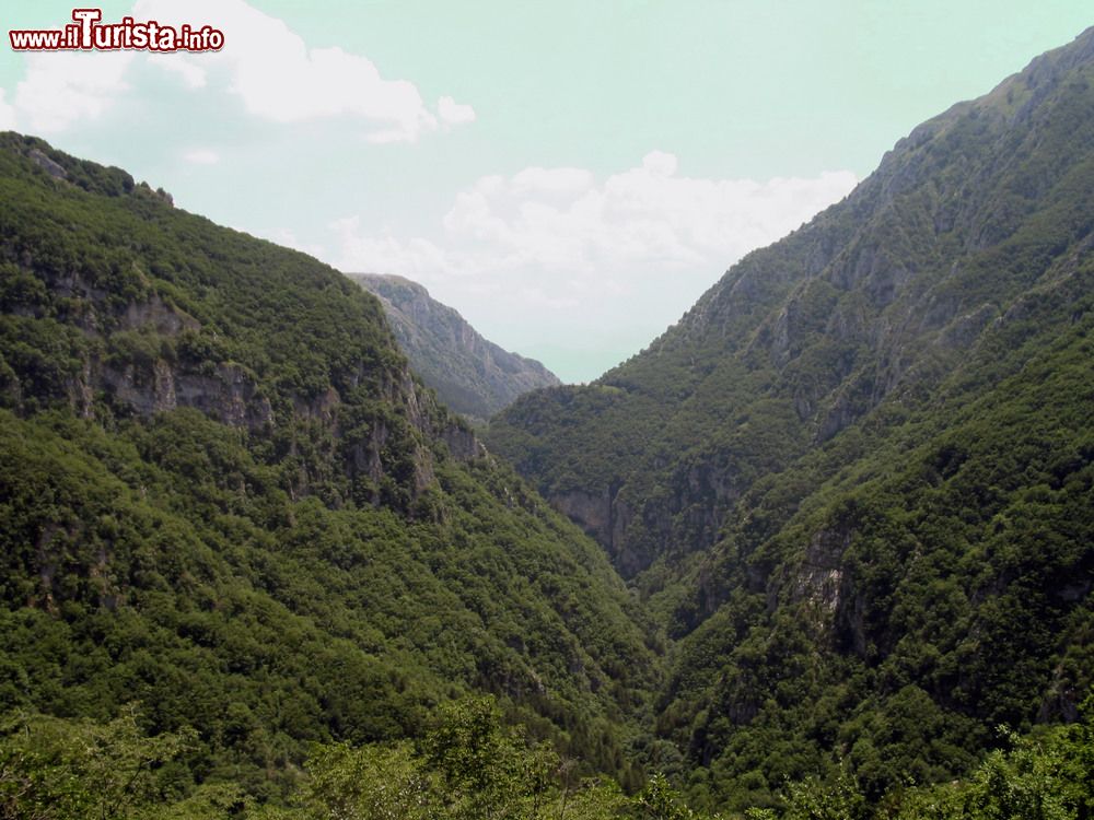Immagine Una verde valle nei dintorni di Ovindoli, Italia centrale