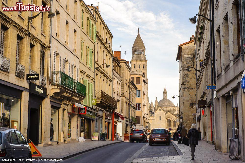 Immagine Una via centrale della cittadina medievale di Perigueux, Francia - © Anton_Ivanov / Shutterstock.com