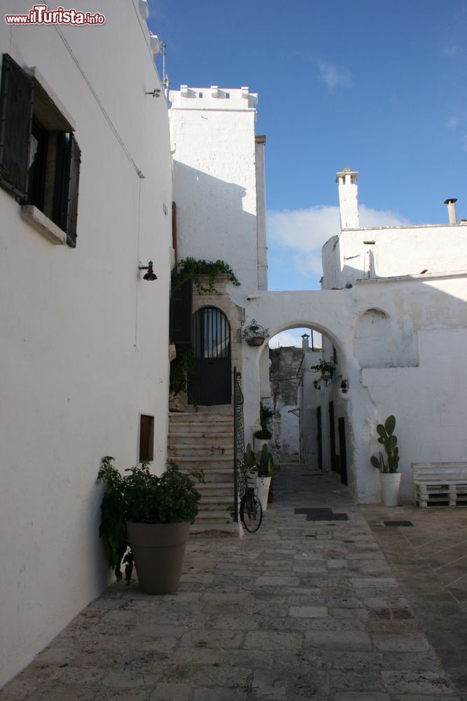 Immagine Una via del centro a Carovigno in puglia