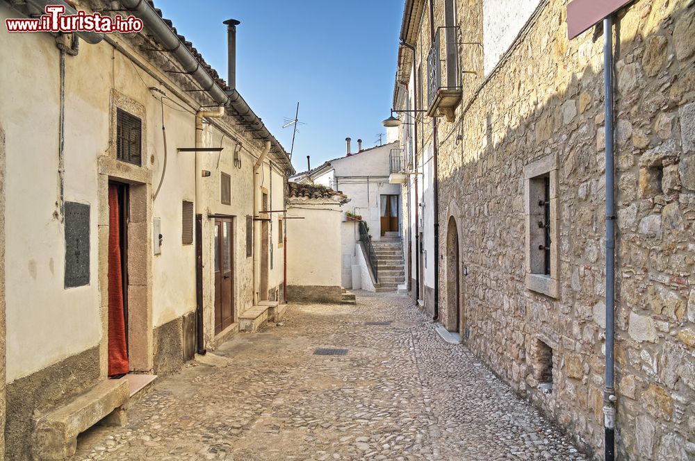 Immagine Una via del centro di Bovino, storico borgo della Daunia in Puglia