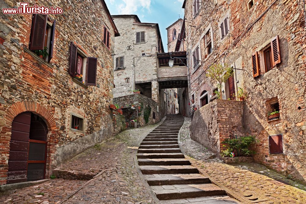 Immagine Una via del centro storico di Anghiari in Toscana, borgo dell'aretino