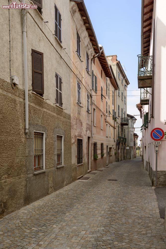 Immagine Una via del centro storico di Rocca Grimalda in Piemonte