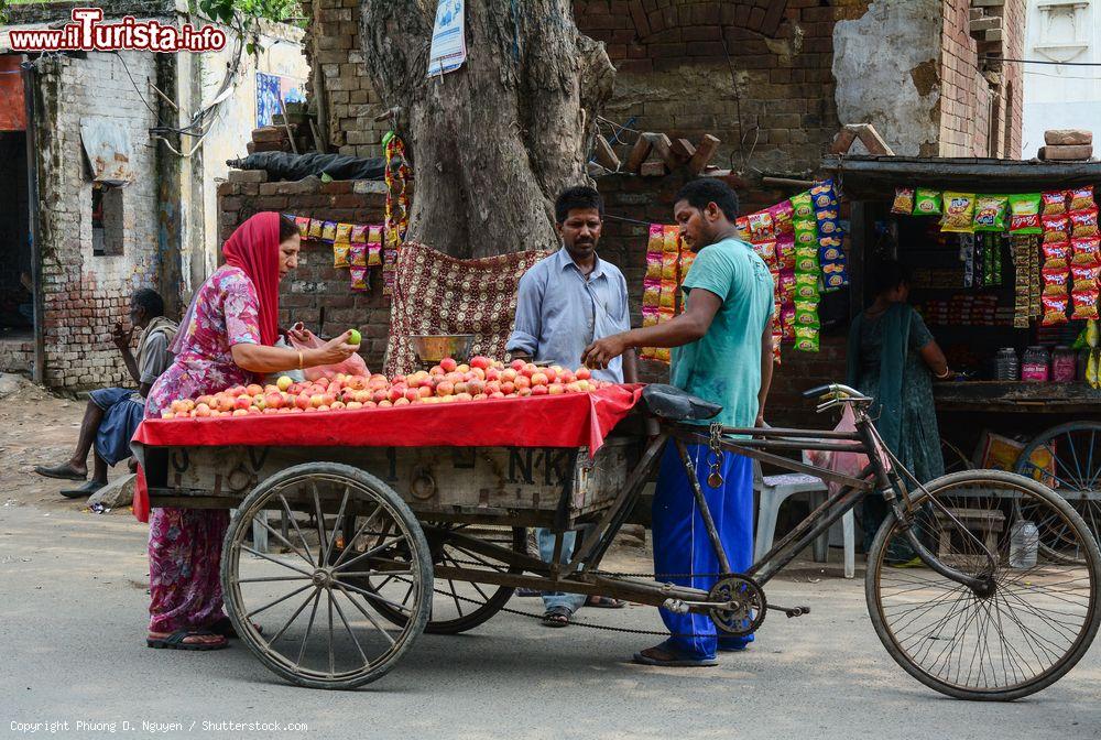 Immagine Una via del mercato cittadino a Amritsar, Punjab, India. Questa località si trova a circa 25 km est dal confine con il Pakistan - © Phuong D. Nguyen / Shutterstock.com