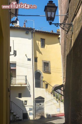 Immagine Una via del centro di Corchiano nel Lazio - © Claudio Giovanni Colombo / Shutterstock.com