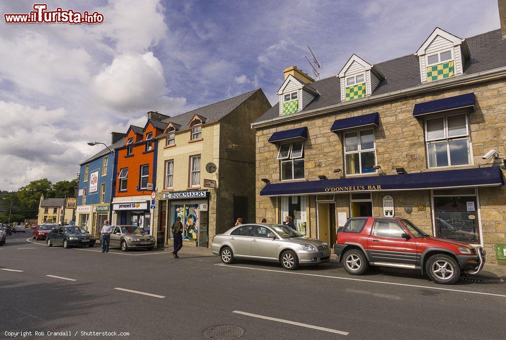 Immagine Una via tipica di Donegal in Irlanda - © Rob Crandall / Shutterstock.com