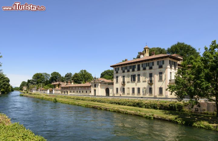 Immagine Una villa di Delizia a Cassinetta di Lugagnano in Lombardia - © hal pand / Shutterstock.com