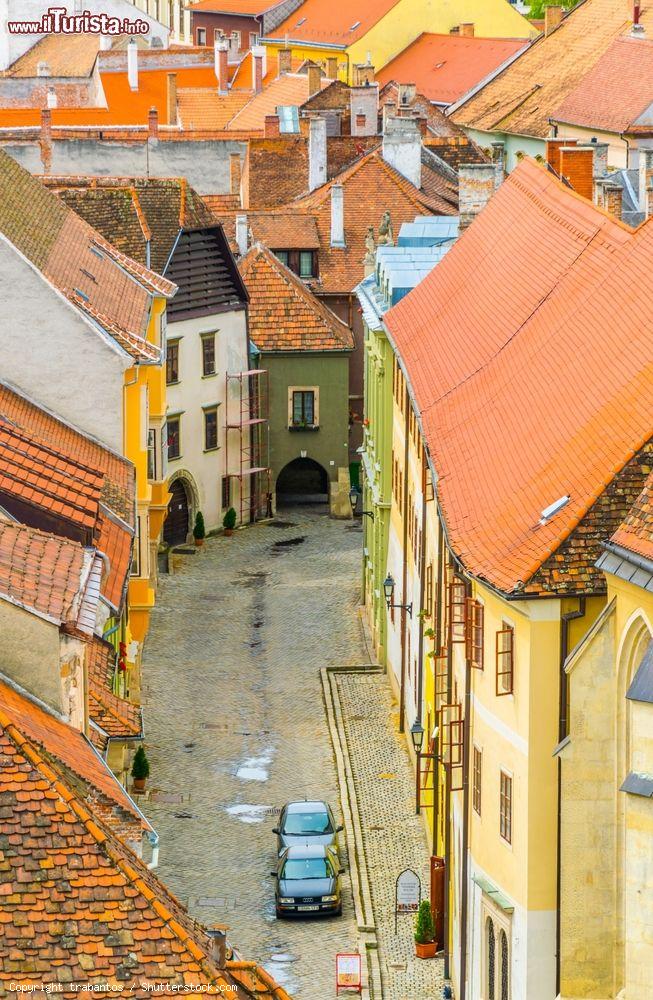 Immagine Una viuzza della città vecchia di Sopron, Ungheria - © trabantos / Shutterstock.com