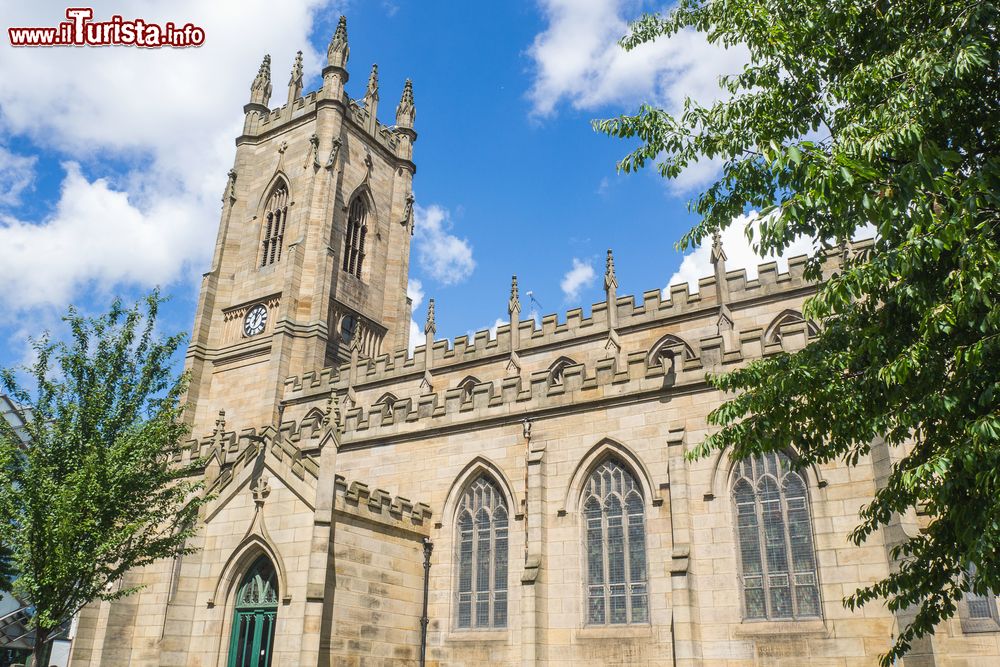 Immagine Un'antica chiesa di Sheffield, Yorkshire, Inghilterra.