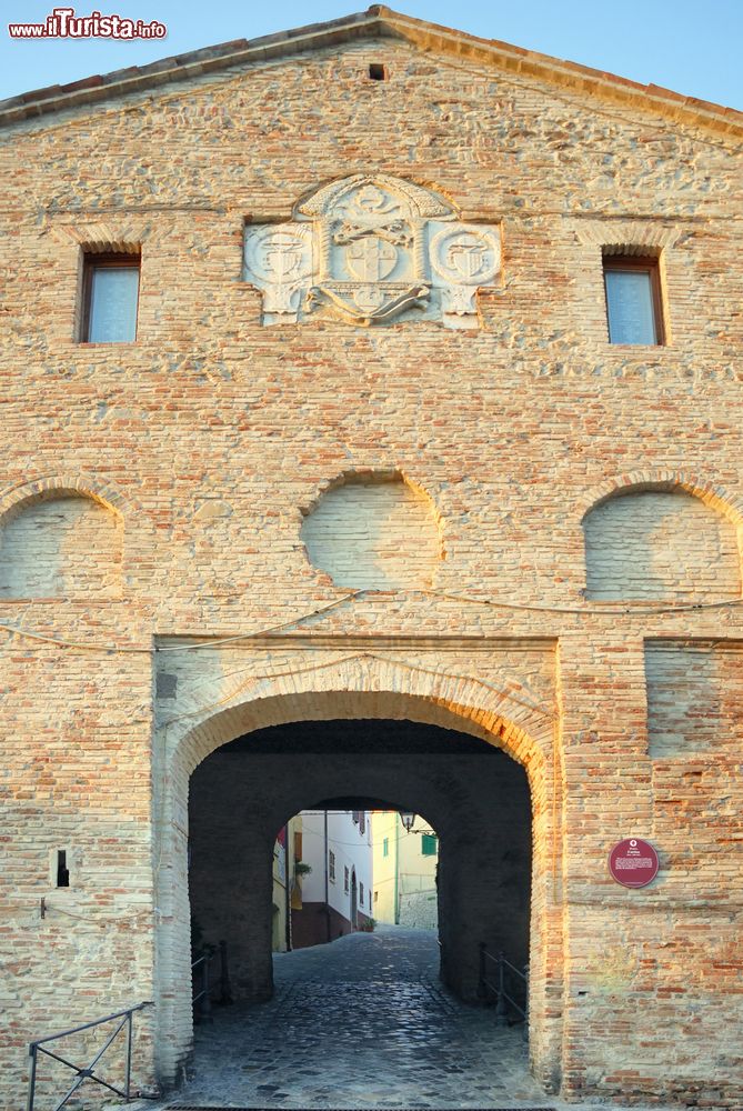 Immagine Uno degli ingressi alla città medievale di Montefiore Conca, Emilia Romagna.