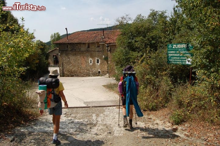 Immagine Uno degli rifugi ostello che si trovano lungo il Cammino de Santiago, Galizia, Spagna. In questi luoghi, con piccole donazioni, è possibile pernottare all'interno di quattro mura.