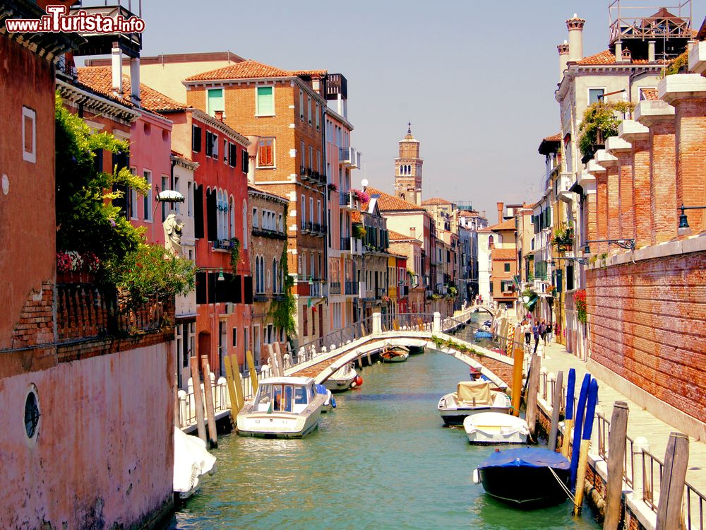 Immagine Uno dei canali lagunari del quartiere Dorsoduro a venezia