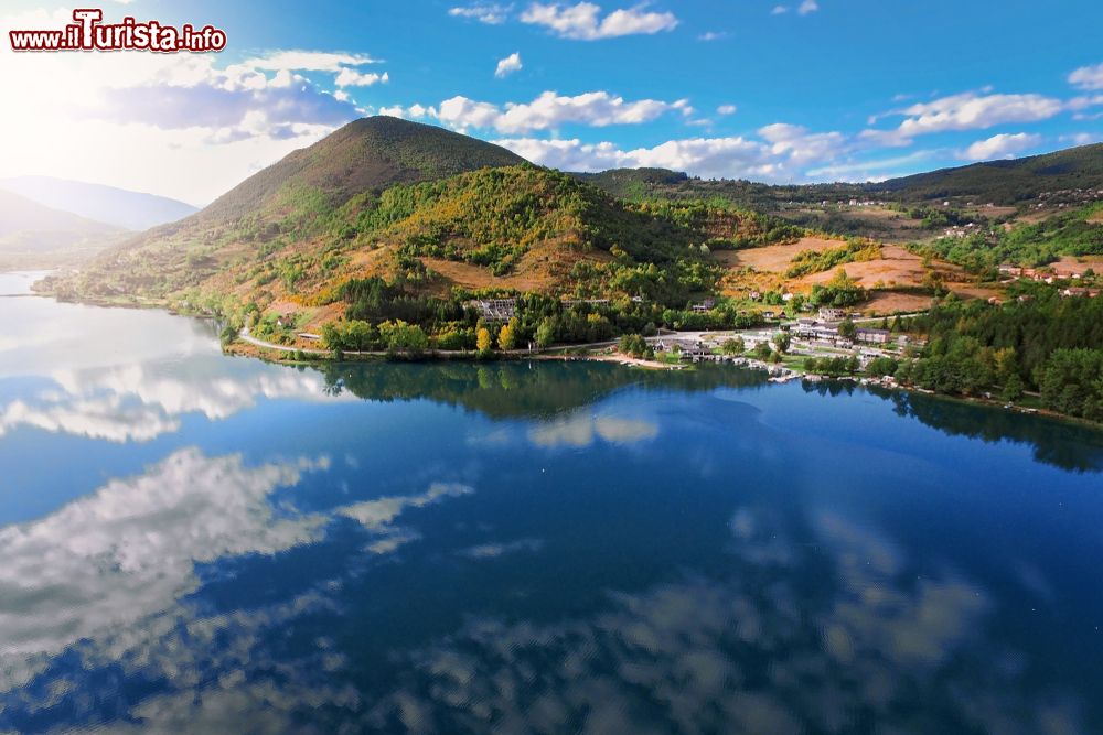 Immagine Uno dei due laghi della Pliva nei pressi di Jajce, Bosnia e Erzegovina. Si trovano a circa 5 chilometri dalla città.