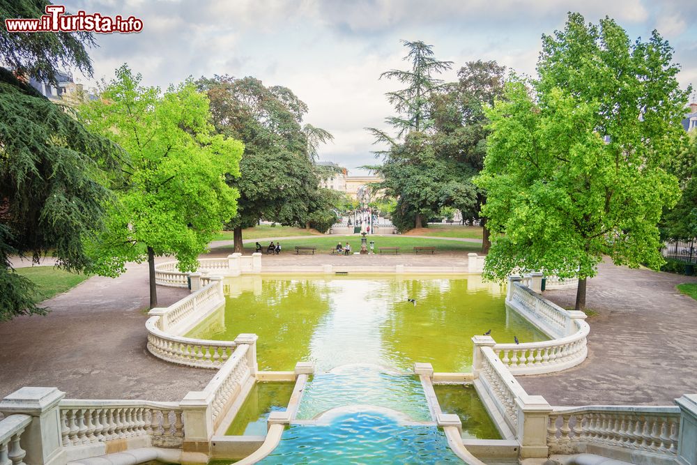 Immagine Uno dei parchi verdi della cittadina di Digione, Borgogna, Francia.