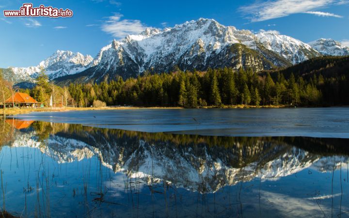 Immagine Uno dei tanti laghi della regione di Mittenwald, Baviera (Germania) - © Bildagentur Zoonar GmbH / Shutterstock.com