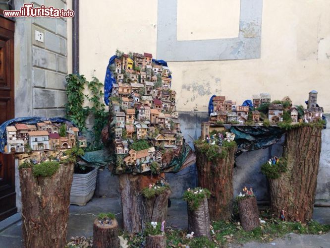 Immagine Uno dei tanti presepi che vengono esposti durante il periodo natalizio nel centro storico di Portico - © Pro loco di Portico di Romagna