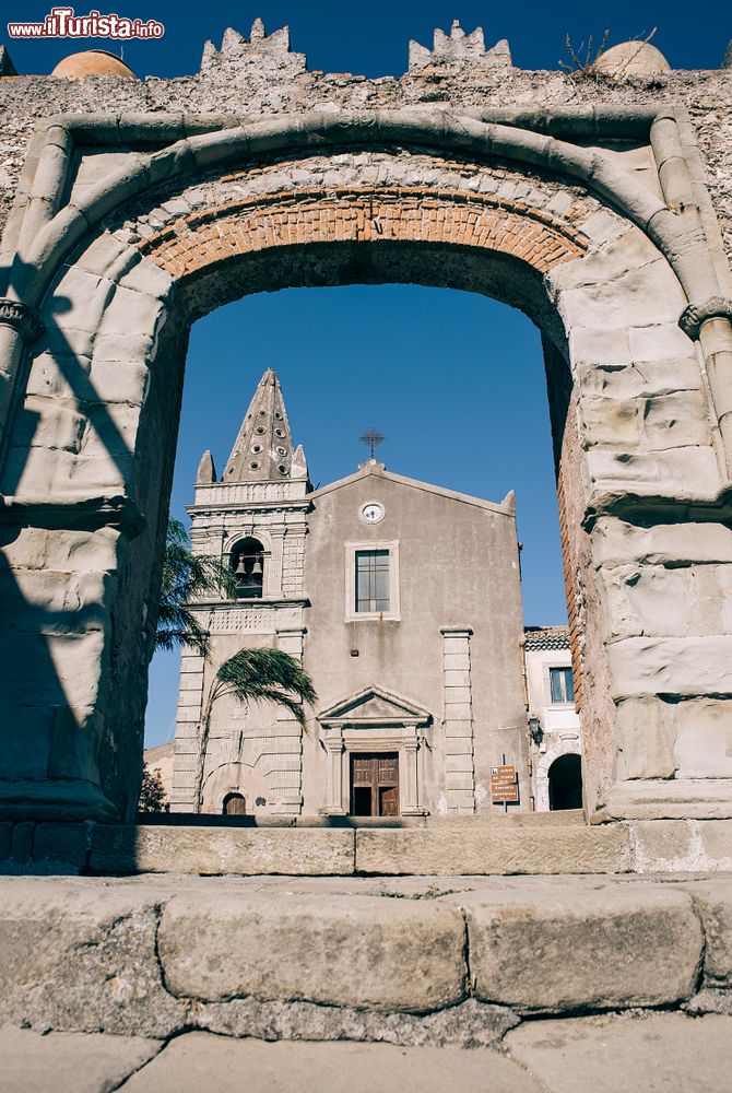 Immagine Uno grazioso scorcio del centro storico di Forza d'Agrò, Messina (Sicilia).