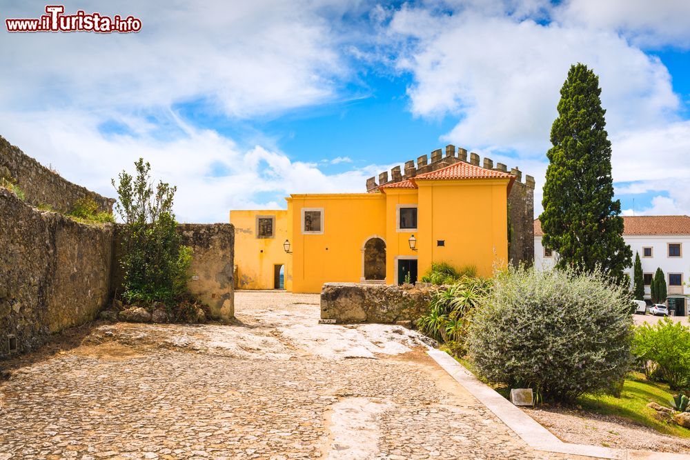 Immagine Uno scorcio all'interno del castello di Palmela, Portogallo.