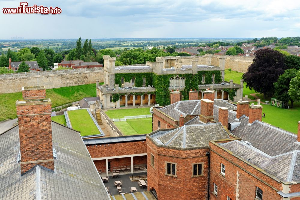 Immagine Uno scorcio dall'alto del castello fortificato di Lincoln, Inghilterra.