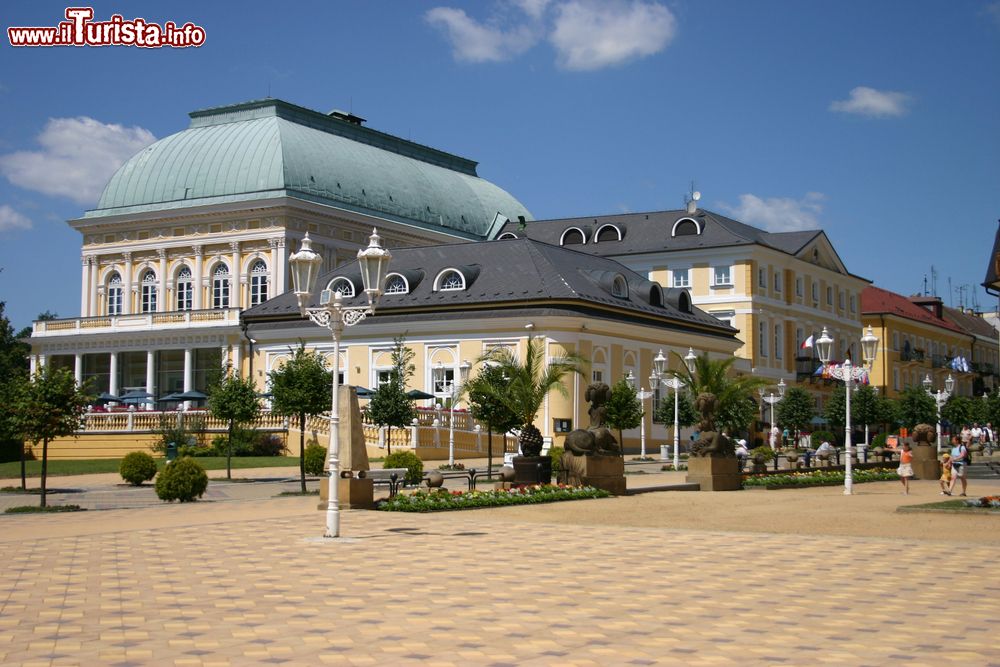 Immagine Uno scorcio del bel centro cittadino di Frantiskovy Lazne, Repubblica Ceca. Goethe che abitò qui la descrisse come "il paradiso in terra".