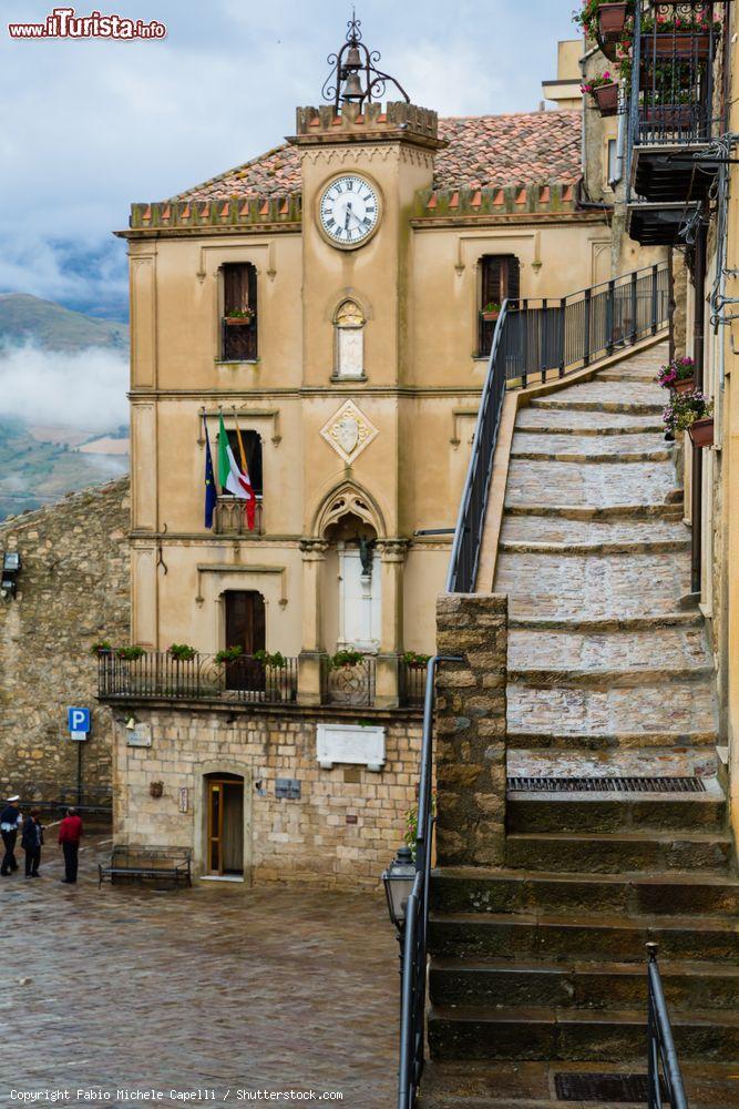 Immagine Uno scorcio del bel centro storico di Gangi in Sicilia - © Fabio Michele Capelli / Shutterstock.com