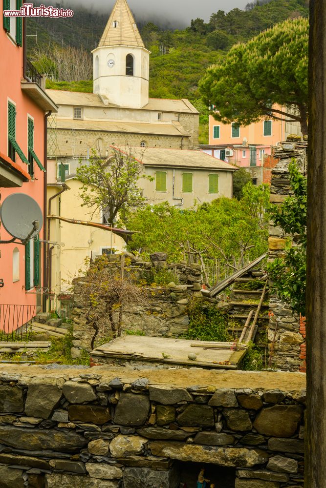 Immagine Uno scorcio del borgo di Corniglia, provincia di La Spezia, Liguria. E' un antico villaggio della Riviera ligure di Levante.