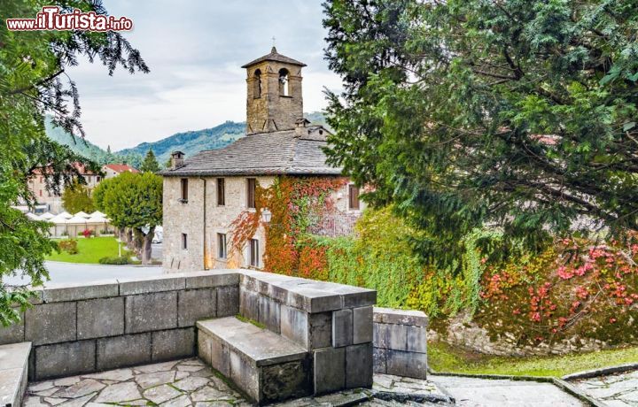 Immagine Uno scorcio del borgo di Palazzuolo sul Senio dal Palazzo dei Capitani (Toscana) - © GoneWithTheWind / Shutterstock.com