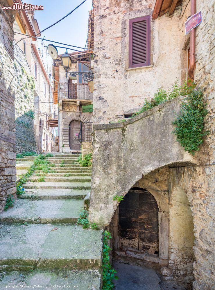 Immagine Uno scorcio del borgo di Poggio Moiano, Rieti (Lazio) - © Stefano_Valeri / Shutterstock.com