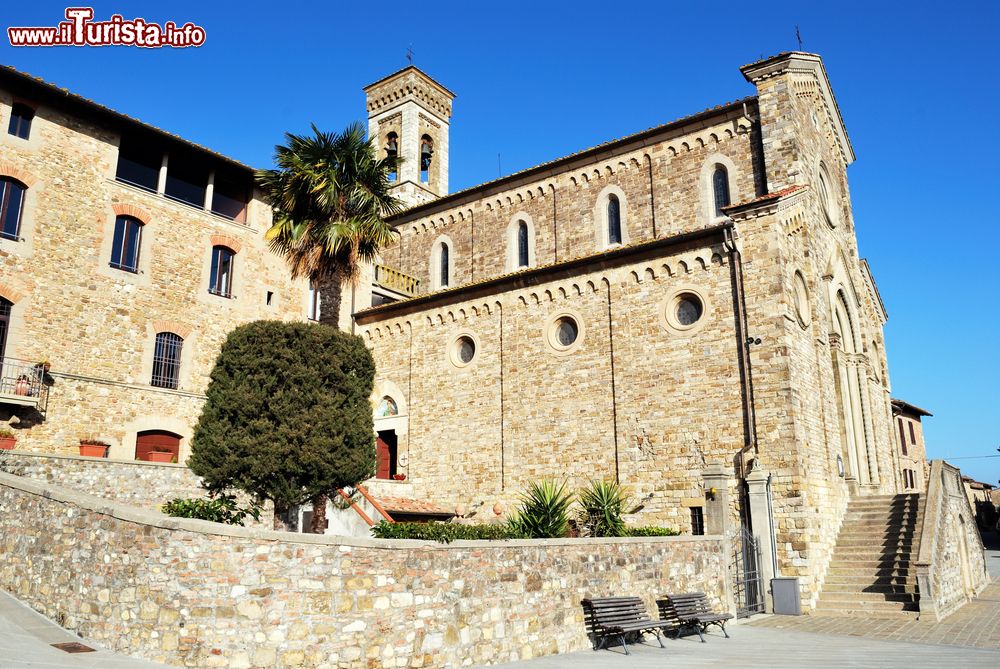 Immagine Uno scorcio del borgo medievale di Barberino Val d'Elsa, Toscana: circondato dalla campagna fra Siena e Firenze, questo villaggio è uno dei gioielli del Chianti.