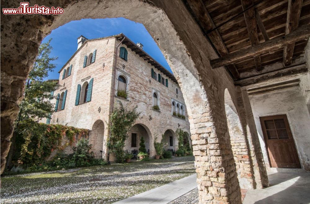Immagine Uno scorcio del castello Agricola a Cordovado, Friuli venezia Giulia.