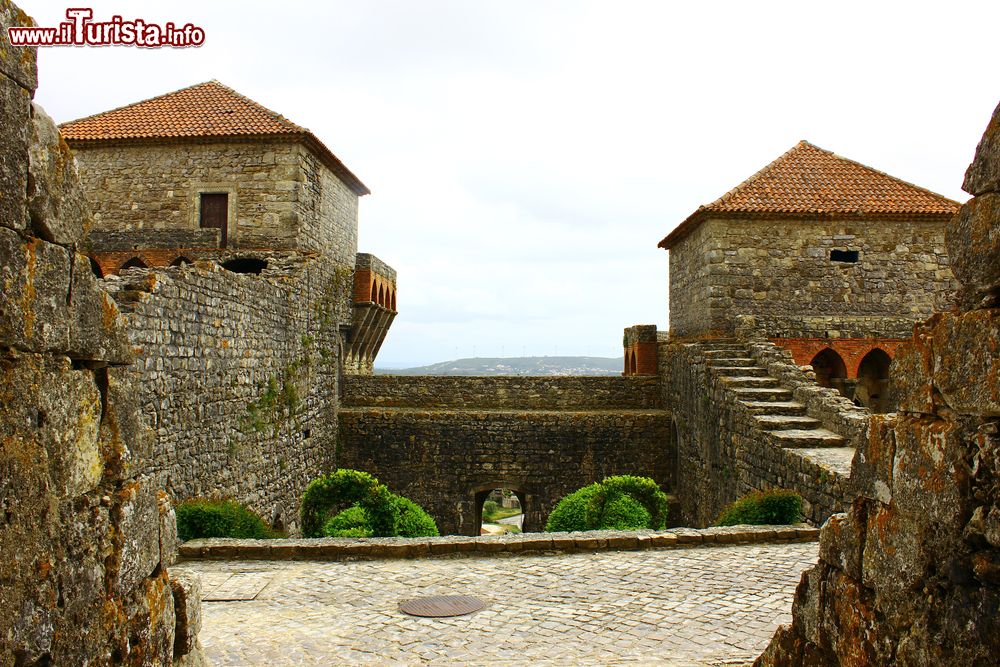 Immagine Uno scorcio del castello di Porto de Mos, Portogallo. Distrutto durante la guerra con i castigliani, venne poi ricostruito da Don Alfonso, conte di Ourem, come residenza nobiliare.