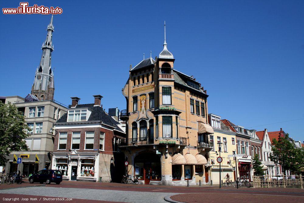Immagine Uno scorcio del centro cittadino di Leeuwarden, Paesi Bassi. Assieme a La Valletta, questa cittadina della Frisia è stata nominata capitale europea della cultura per il 2018 - © Joop Hoek / Shutterstock.com