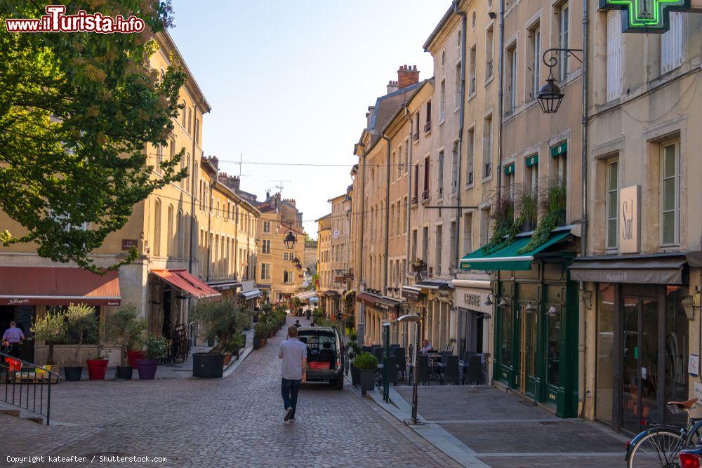 Immagine Uno scorcio del centro di Nancy con negozi, ristoranti e locali, Lorraine (Francia) - © kateafter / Shutterstock.com