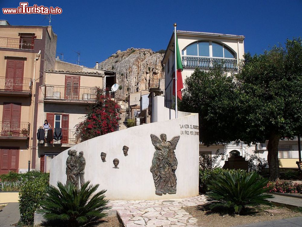 Immagine Uno scorcio del centro di Roccapalumba in Sicilia - © Peppesev, CC BY 3.0, Wikipedia