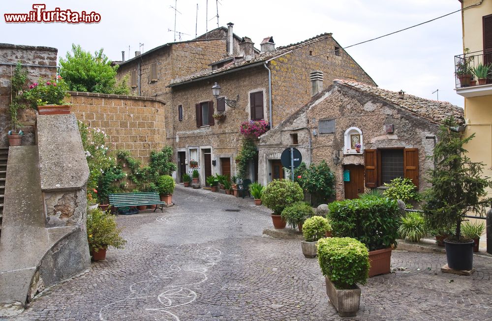 Immagine Uno scorcio del centro di Sutri, borgo del Lazio