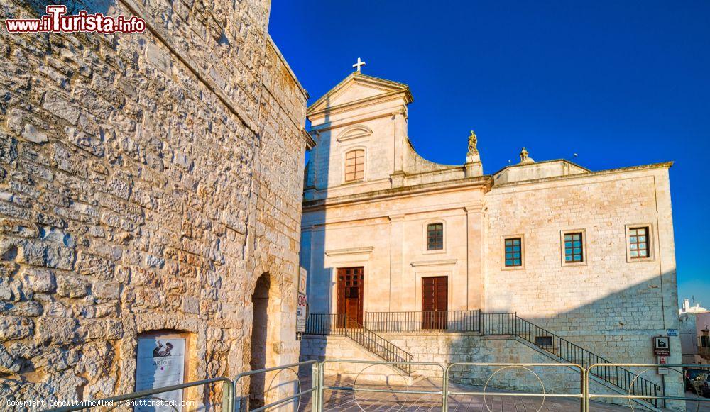 Immagine Uno scorcio del centro storico del borgo di CIsternino in Puglia - © GoneWithTheWind / Shutterstock.com